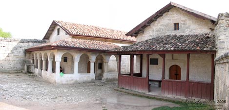 Крым. Чуфут-Кале, караимские кенасы XIV и XVIII веков.