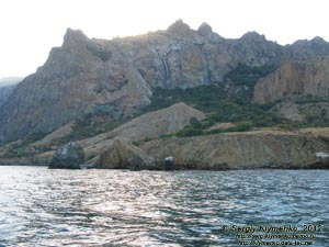 Крым. Вулканический массив Кара-Даг. Вид с моря.