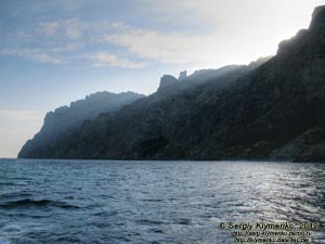 Крым. Вулканический массив Кара-Даг. Вид с моря.