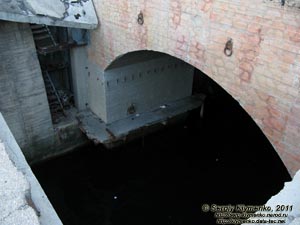 Крым. Фото. Балаклава, южный выход в море из подземного водного канала Балаклавской базы.