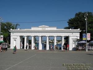 Севастополь. Фото. Вид на Графскую пристань со стороны площади Нахимова.