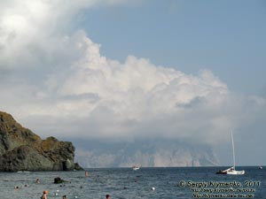 Крым. Фото. На Яшмовом пляже возле мыса Фиолент. Вдали - мыс Айя.