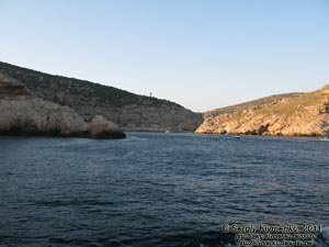 Крым. Фото. Устье Балаклавcкой бухты, вид с моря.