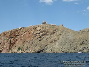 Крым. Фото. Балаклава, остатки башен крепости Чембало, вид с моря.