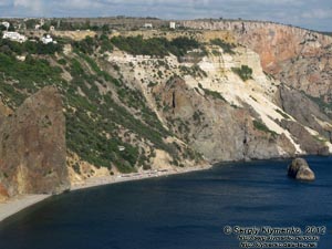 Крым. Фото. Яшмовый пляж возле мыса Фиолент, вид сверху.