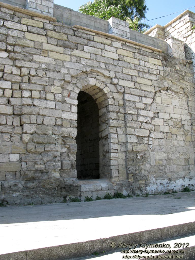 Крым, Керчь. Фото. Большая Митридатская лестница. Фрагмент. Вид с улицы Рыбакова.