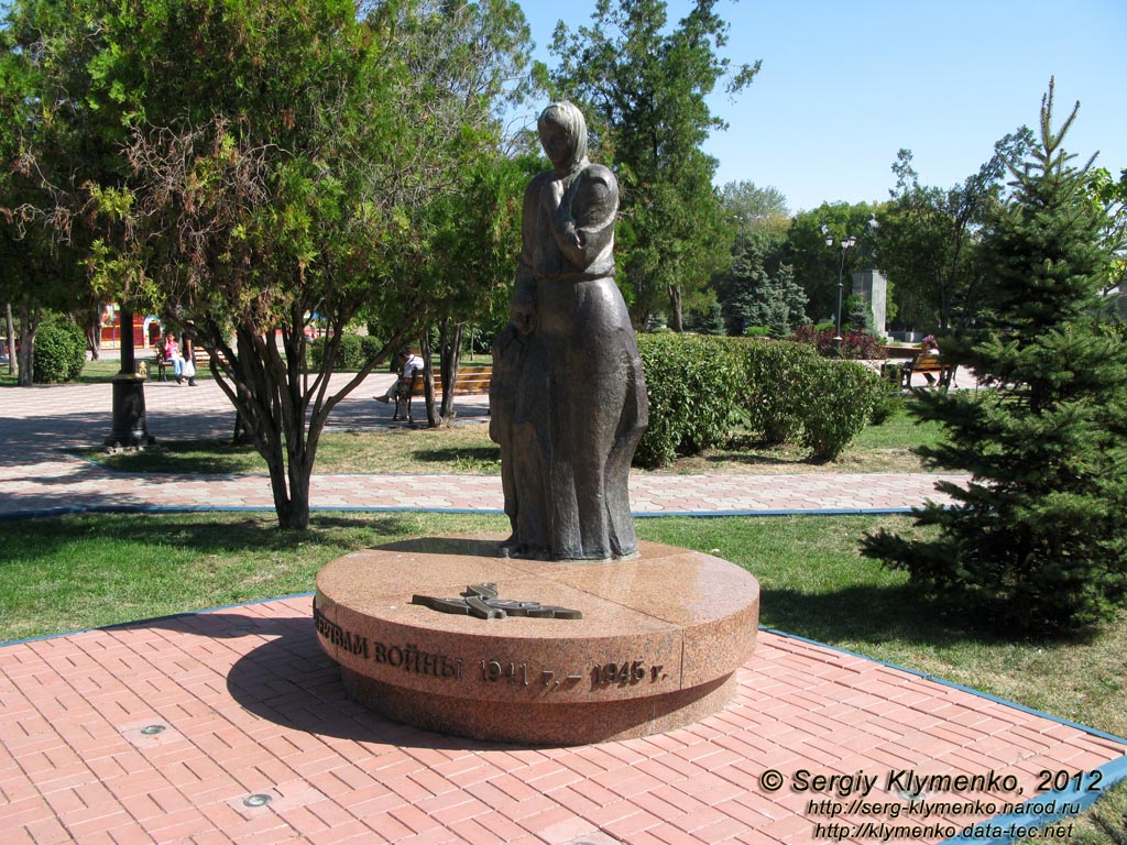 Крым, Керчь. Фото. Памятник детям Керчи - жертвам войны 1941-1945 годов.