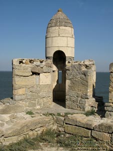 Крым, Керчь. Фото. Крепость Ени-Кале. Водяная башня, вид изнутри крепости. Фрагмент.