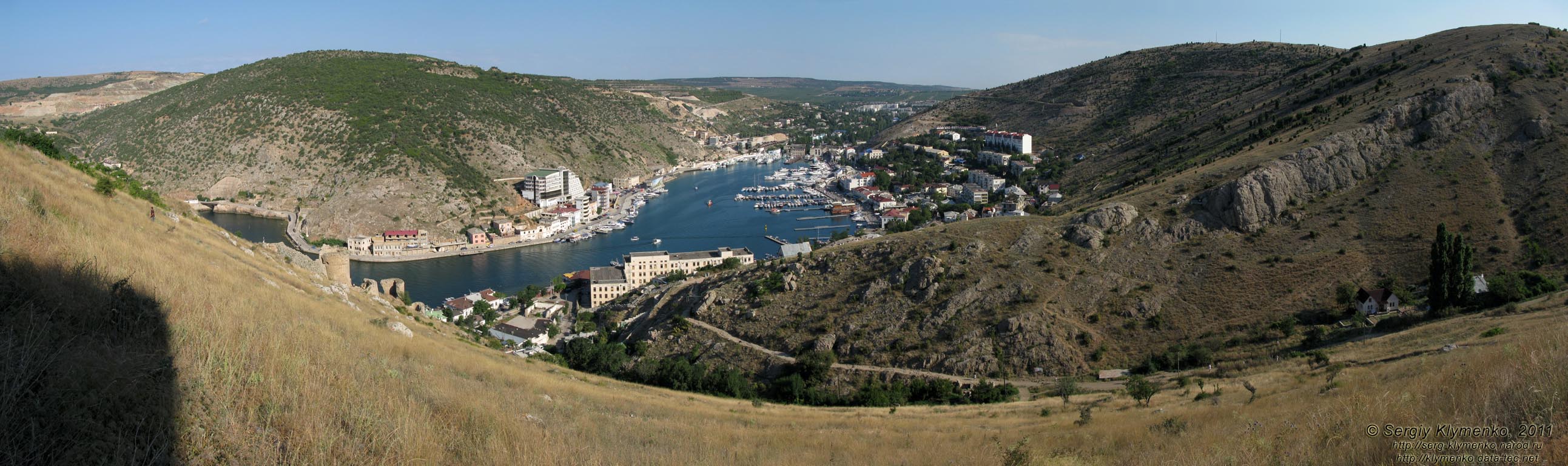 Крым. Фото. Панорама Балаклавы и Балаклавcкой бухты от руин крепости Чембало.