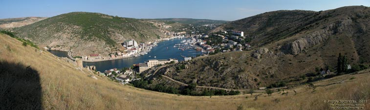 Крым. Фото. Панорама Балаклавы и Балаклавcкой бухты от руин крепости Чембало.