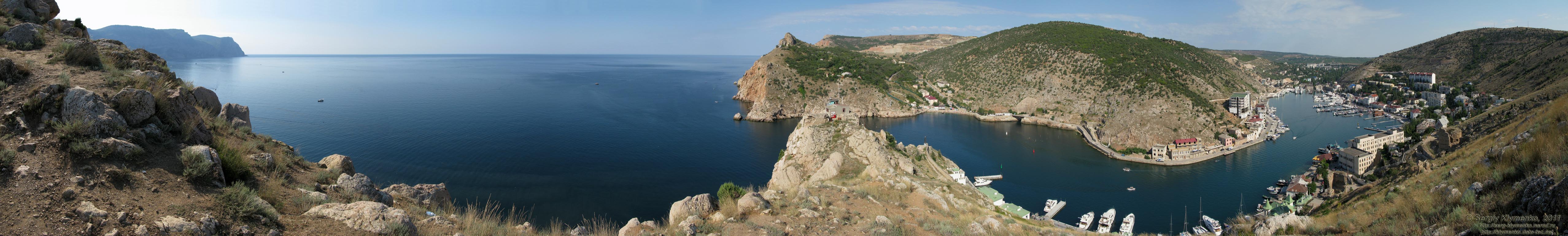 Крым. Фото. Вид сверху на Балаклаву, Балаклавcкую бухту, море и мыс Айя (панорама ~270° от руин крепости Чембало).