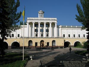Фото Донецка. Областная клиническая травматологическая больница (улица Артема, 106).