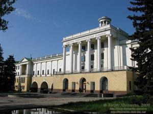 Фото Донецка. Областная клиническая травматологическая больница (улица Артема, 106).