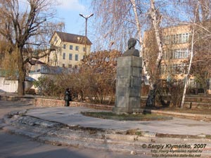 Фото Донецка. Памятник Ф. Э. Дзержинскому на площади Дзержинского