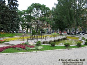 Фото Донецка. В сквере на площади Ленина
