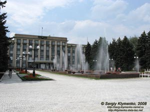Фото Донецка. Фонтаны перед Донецким горисполкомом (улица Артема, 98)