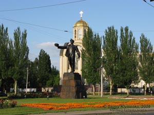 Фото Донецка. Памятник "Слава шахтерскому труду"