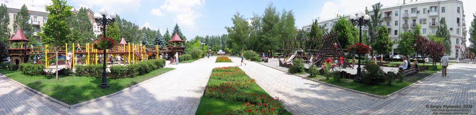 Фото Донецка. По бульвару Пушкина. Детский городок.