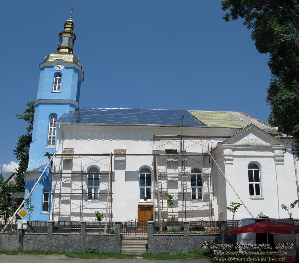 Закарпатская область. Село Долгое (Иршавский район). Фото. Храм Успения Пресвятой Богородицы.