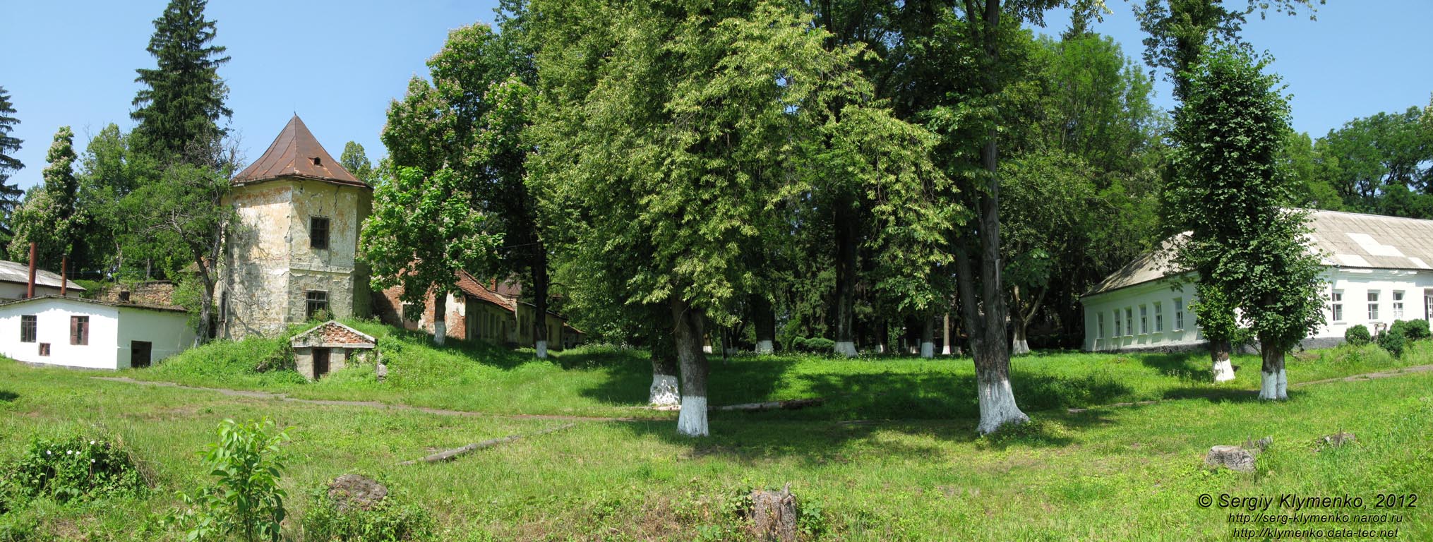 Закарпатская область. Село Долгое (Иршавский район). Фото. Замок-дворец Телеки (вид с юго-востока).