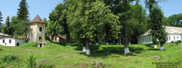 Закарпатская область. Село Долгое (Иршавский район). Фото. Замок-дворец Телеки (вид с юго-востока).