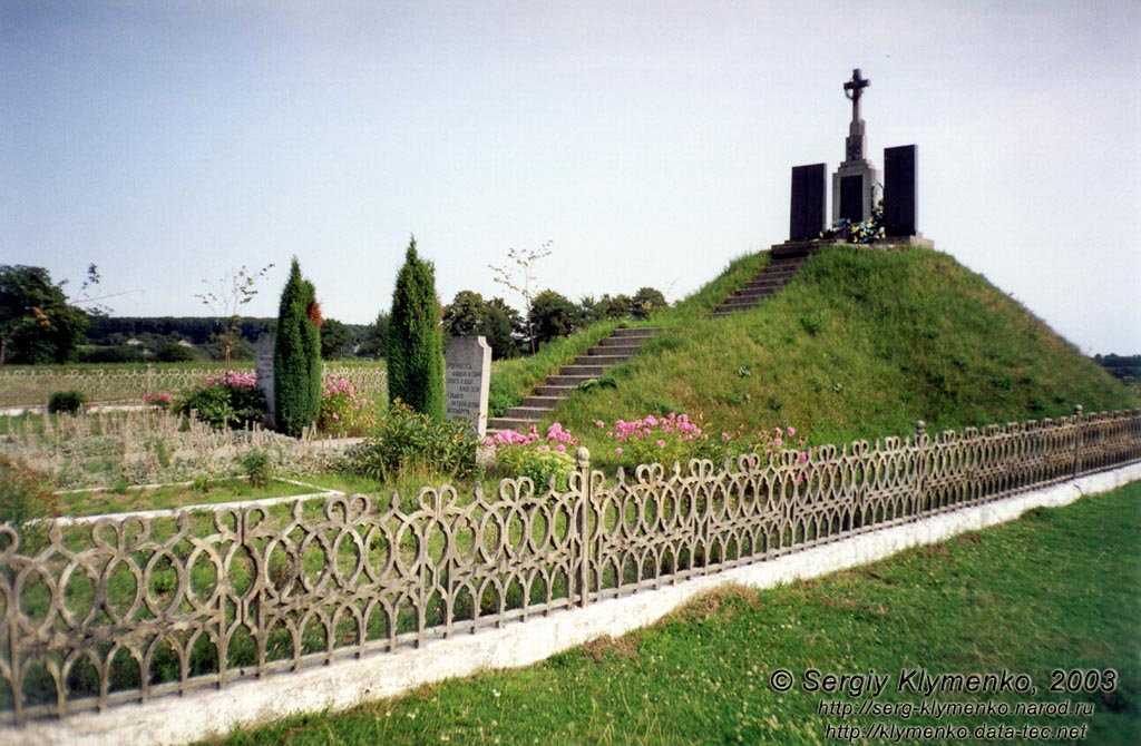 Древний Галич. Фото. Крылосская гора. Памятник на горе.