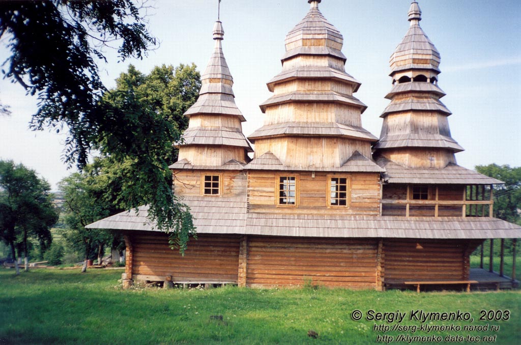 Древний Галич. Фото. Крылосская гора. Реконструкция деревянной церкви XVI века, типичной для Галичины.