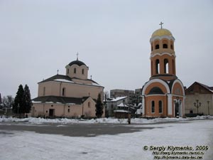 Галич. Фото. Церковь Рождества Христового (памятник архитектуры XIII-XVI веков) и колокольня.