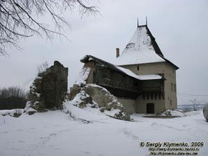 Галич. Фото. Восстановленные стены и башня Галицкого замка (вид изнутри замка).