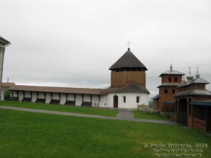 Древний Галич. Фото. Крылосская гора. Реконструкция (2007 год) оборонной башни XVII века с часовней Св. Михаила.