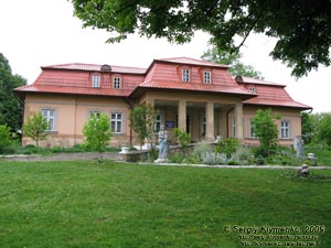 Древний Галич. Фото. Крылосская гора. Митрополичьи палаты XVIII века. Ныне - экспозиция Музея истории древнего Галича.