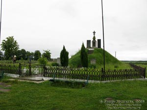 Древний Галич. Фото. Крылосская гора. Памятник на горе.