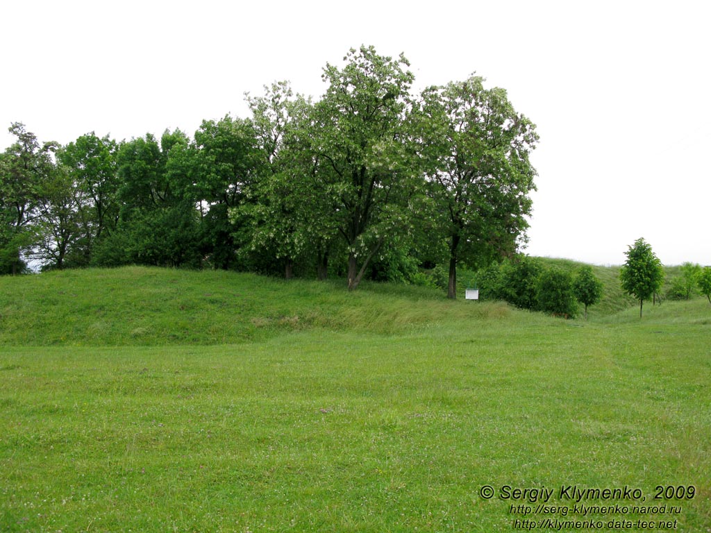 Древний Галич. Фото. Крылосская гора. Оборонительные валы XII века.