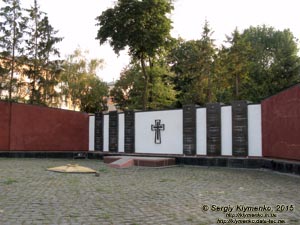 Тернопольская область, Гусятин. Фото. Мемориал Славы воинам, павшим во Второй мировой войне (49°04'24"N, 26°12'38"E).