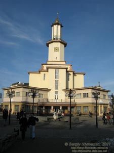 Ивано-Франковск. Фото. Площадь Рынок. Бывшая городская ратуша.