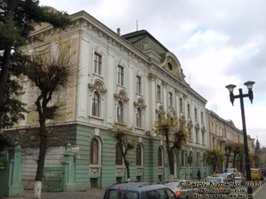 Ивано-Франковск. Фото. По улицам старого города. Здание по адресу ул. М. Грушевского, 31.