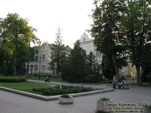 Ивано-Франковск. Фото. Улица Шевченко, постепенно переходящая в аллею парка им. Т. Шевченко.