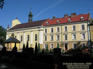 Ивано-Франковск. Фото. Свято-Троицкий Кафедральный Собор и Духовная семинария на углу улиц Грюнвальдская и Василианок (ул. Грюнвальдская, 3).