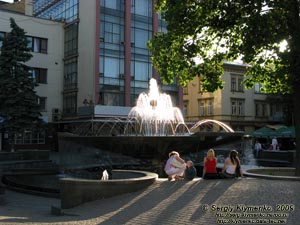 Ивано-Франковск. Фото. Фонтан на Вечевом майдане.