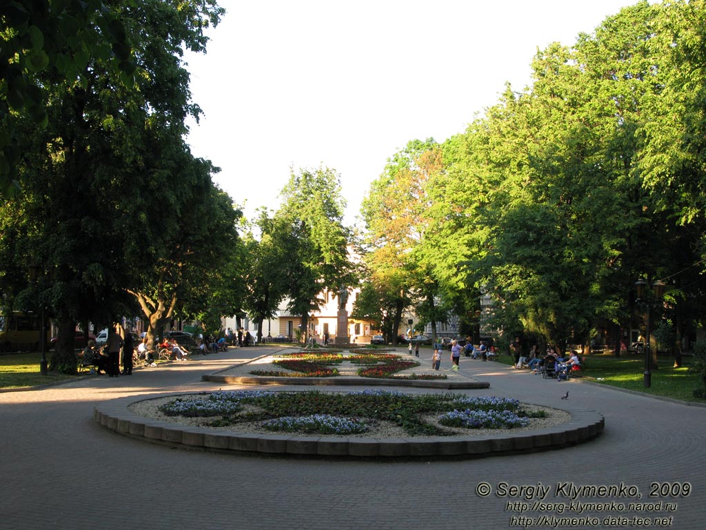 Ивано-Франковск. Фото. Сквер им. Адама Мицкевича.