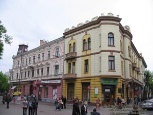 Ивано-Франковск. Фото. По улицам старого города. Здание 1910 года по адресу ул. М. Грушевского, 1.