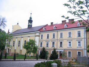 Ивано-Франковск. Фото. Свято-Троицкий Кафедральный Собор и Духовная семинария (ул. Грюнвальдская, 3).