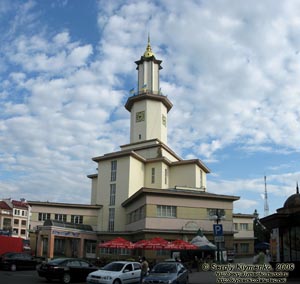 Ивано-Франковск. Фото. Площадь Рынок. Бывшая городская ратуша.