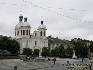 Тернопольщина. Бережаны. Фото. Центральная площадь Рынок и Троицкий собор, 1768.