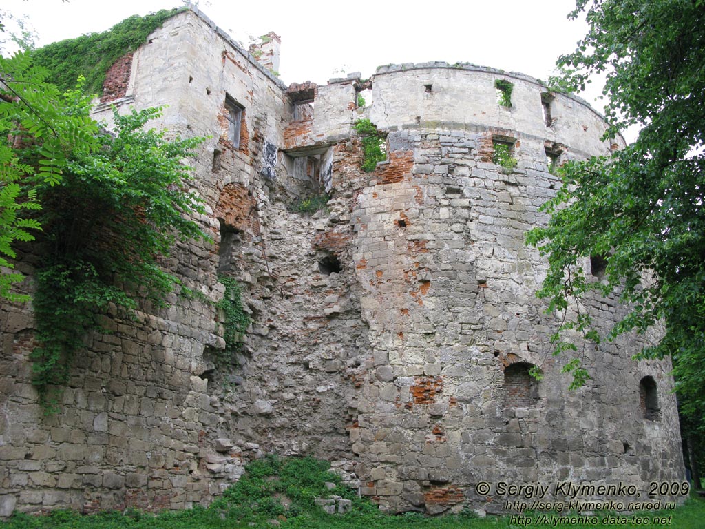 Тернопольщина. Бережаны. Фото. Замок, памятник архитектуры 1554 года.