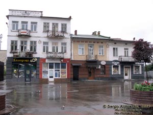 Ивано-Франковская область, город Калуш. Фото. Центр города. Площадь Героев, 22. Жилой дом XVII-XVIII веков (один из самых давних в городе).