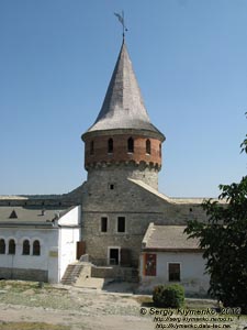 Каменец-Подольский. Фото. Старый Замок. Башня Лянцкоронская. Вид с галереи вдоль южной стены Старого Замка.