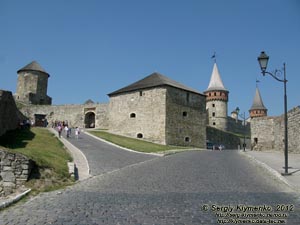 Каменец-Подольский. Фото. Старый Замок. На первом плане - Новая восточная башня (1544 год).