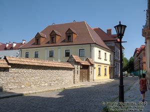 Каменец-Подольский. Фото. Старый Город. По улице Доминиканская.