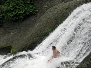Ивано-Франковская область. Водопад на ручье Рушор за селом Люча неподалеку от Яблунова.